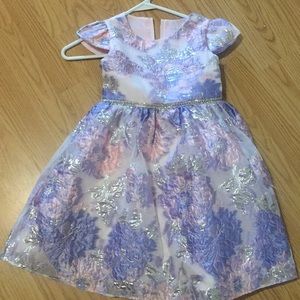 Girl’s dress